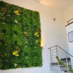 Muros verdes artificiales: decoración natural sin mantenimiento